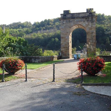 Le Pont De Livinhac Otel Decazeville Dış mekan fotoğraf